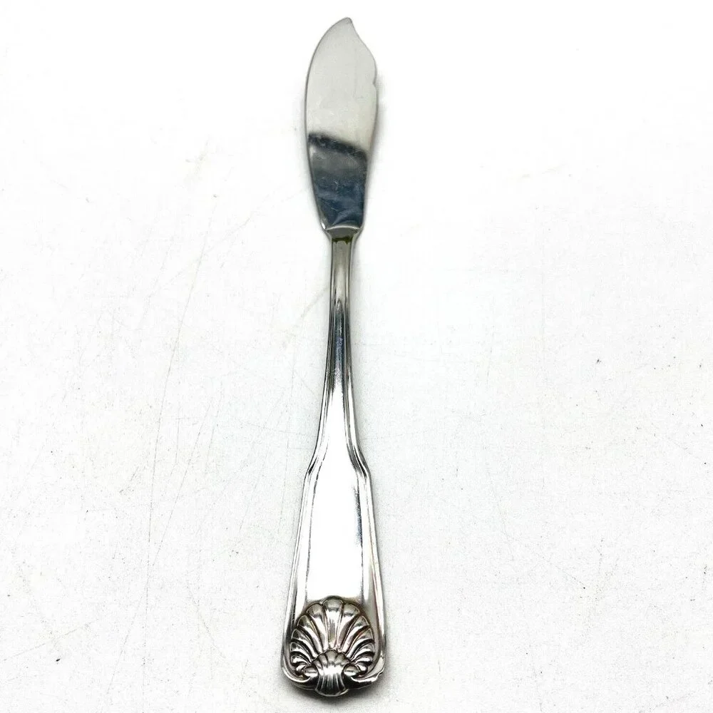 Oneida Stainless Deluxe Butter Knife Tudor Shell Pattern